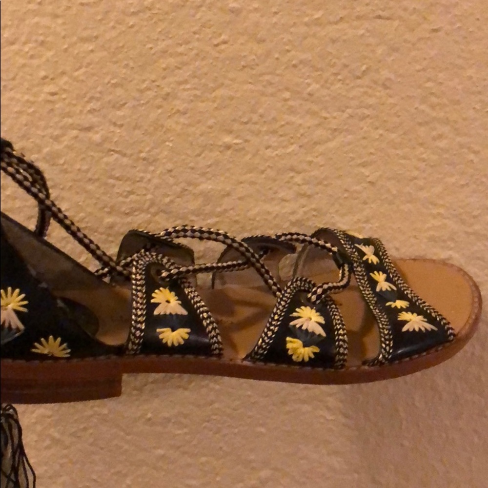 House of Harlow sandals